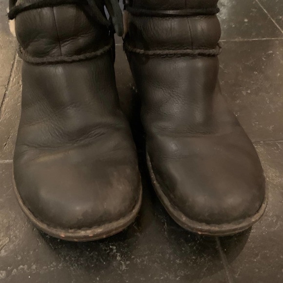 UGG Caspia 1932 Black Leather Lace Up Ankle Boots - Picture 8 of 11